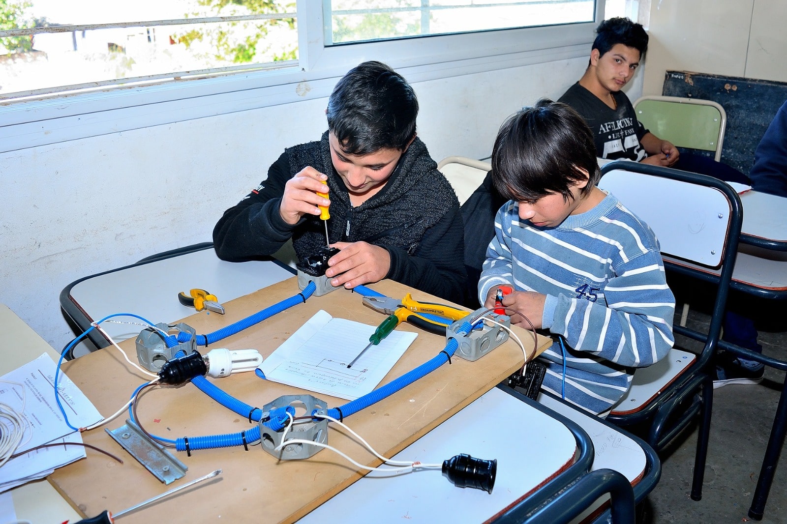 Método Pólya como herramienta didáctica para el aprendizaje de las leyes de Kirchhoff en la E.T. Rómulo Gallegos. caso: estudiantes de 5to año especialidad electricidad.